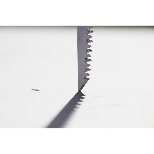 STANLEY 0-20-556 saw blade side view on white background, showing serrated edge and shadow.
